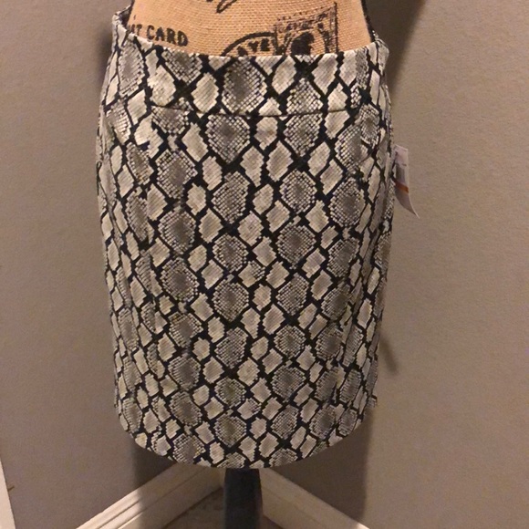 Brand new! Micheal kors snakeskin skirt - Picture 2 of 8